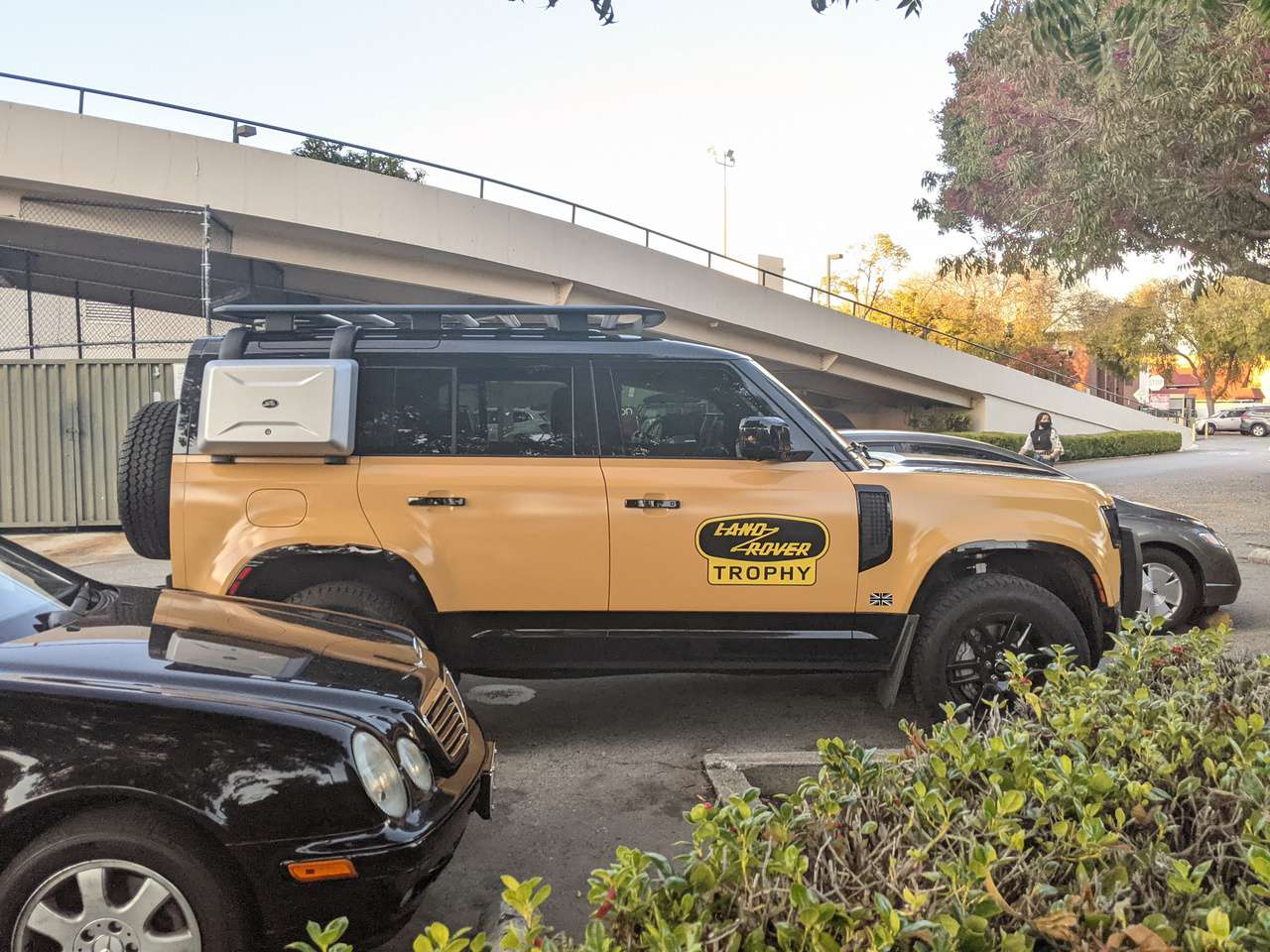 Ridiculous gold Landrover